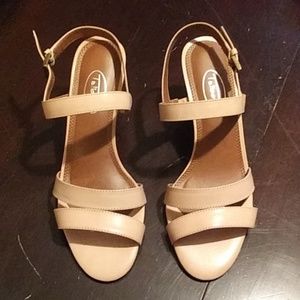 Women's shoes/ heels